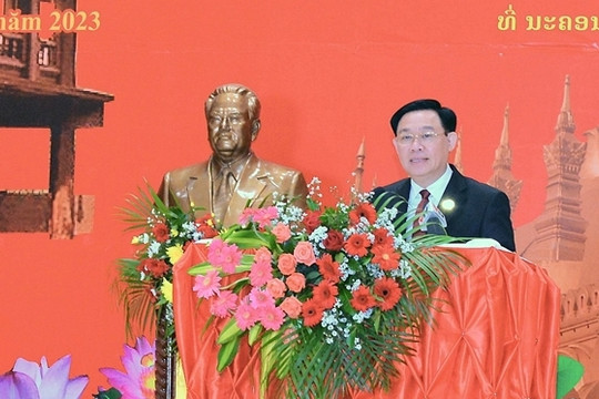 Chủ tịch Quốc hội Vương Đình Huệ thăm Học viện Chính trị Công an Lào