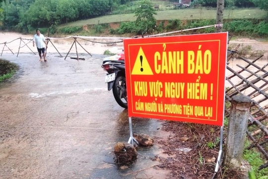 Quảng Ngãi công bố tình huống khẩn cấp về sạt lở
