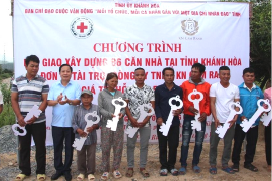 Trao tay chìa khóa 86 căn nhà cho người nghèo ở Khánh Hòa