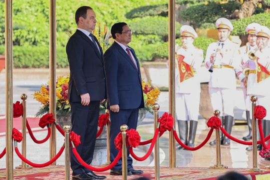Chùm ảnh: Thủ tướng Phạm Minh Chính chủ trì lễ đón, hội đàm với Thủ tướng Belarus