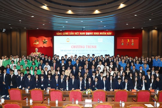 Tìm hiểu pháp luật về ATGT từ "Mô hình phiên tòa giả định" thu hút học sinh, sinh viên