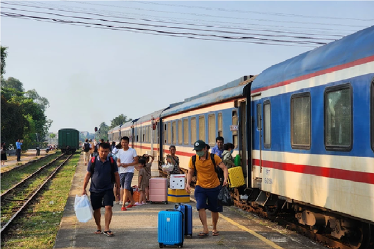 Còn nhiều vé tàu Tết Giáp Thìn ngày thấp điểm