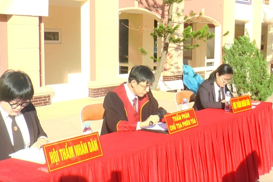 TAND tỉnh Bà Rịa - Vũng Tàu tổ chức phiên tòa giả định, phổ biến pháp luật cho học sinh