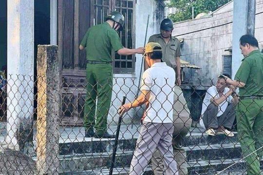 Người đàn ông có biểu hiện tâm thần đâm chết hàng xóm