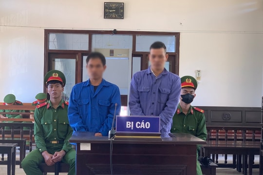 Mâu thuẫn trong lúc uống rượu, hai anh em cầm dao đi chém người