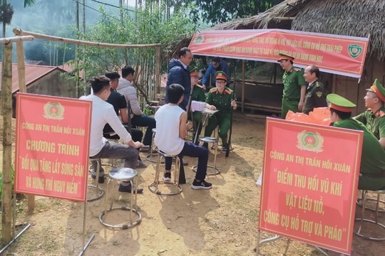 Vận động người dân giao nộp súng, đạn