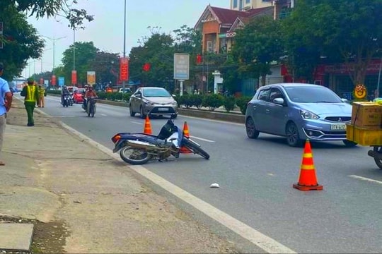 Nam thanh niên lao xe máy vào người cảnh sát