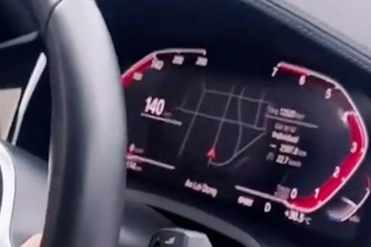 Xác minh clip cô gái lái ô tô tốc độ 140 km/h ở khu dân cư