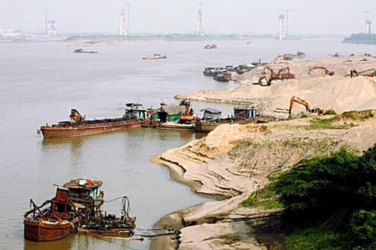 Hà Nội yêu cầu kiểm tra, xử lý "cát tặc" trên sông Hồng