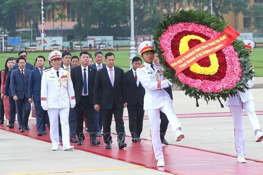 Thủ tướng Campuchia Samdech Hun Manet vào Lăng viếng Chủ tịch Hồ Chí Minh