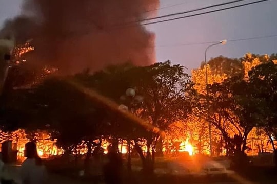 Cháy nhà xe trường đại học Hồng Đức