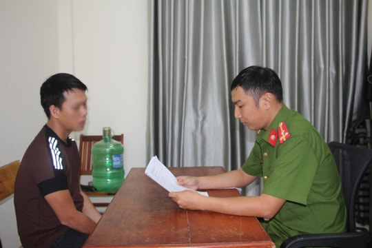 Bắt bộ đôi dàn cảnh cướp điện thoại