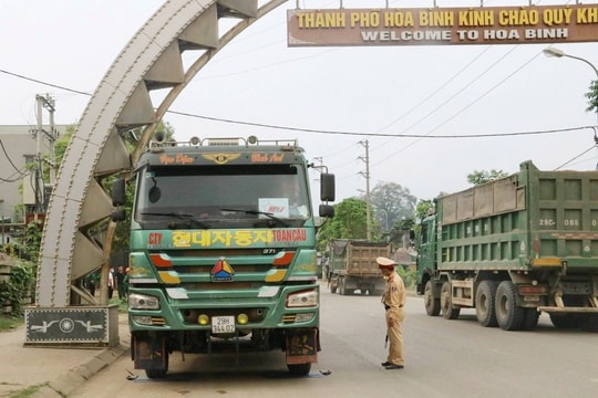 Hoà Bình: Triển khai nhiều giải pháp bảo đảm trật tự an toàn giao thông