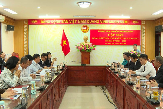 Gặp mặt Đoàn Hội thẩm nhân dân và trao Kỷ niệm chương "Vì sự nghiệp Tòa án"