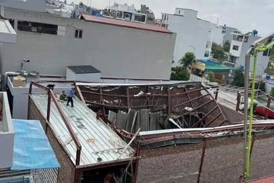 Thái Bình: Sập mái nhà đang thi công, 1 người tử vong