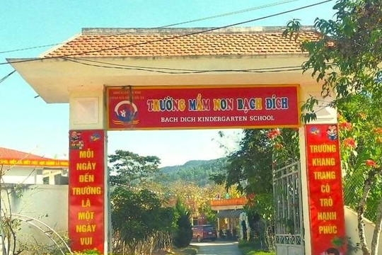 Nghi cắt xén tiền hỗ trợ của học sinh, một hiệu trưởng tại Hà Giang bị đình chỉ công tác