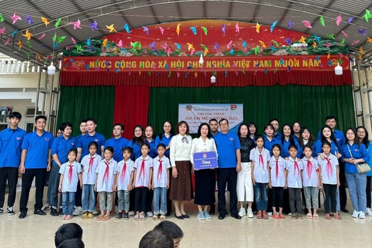 Chương trình thiện nguyện 'Áo ấm mùa đông 2023' của Đoàn thanh niên Tòa án