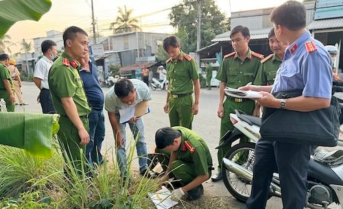 Chồng bất ngờ đâm vợ tử vong trên đường