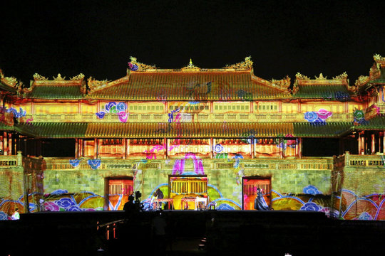 Ấn tượng với “Huế by light - The live show”