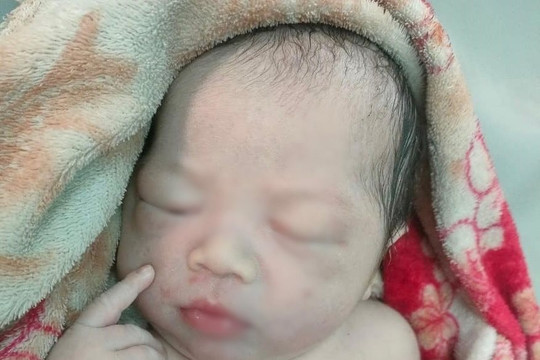 Tìm người thân của bé trai sơ sinh bị bỏ rơi