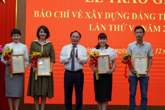 Trao 16 tác phẩm đoạt Giải Búa liềm vàng tỉnh Quảng Bình năm 2023