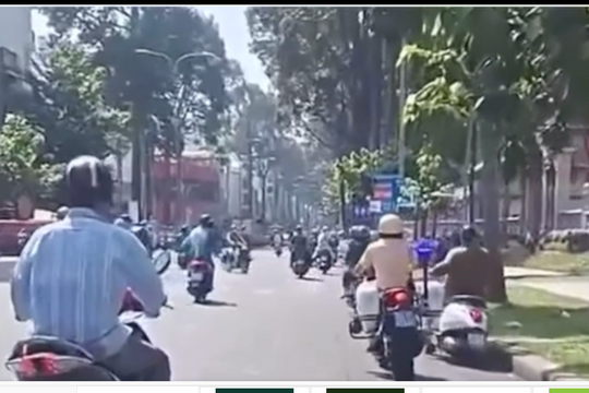 Xác minh clip CSGT đạp người đi xe máy ngã xuống đường