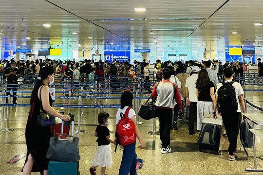 Nhiều giải pháp khắc phục tình trạng quá tải sân bay