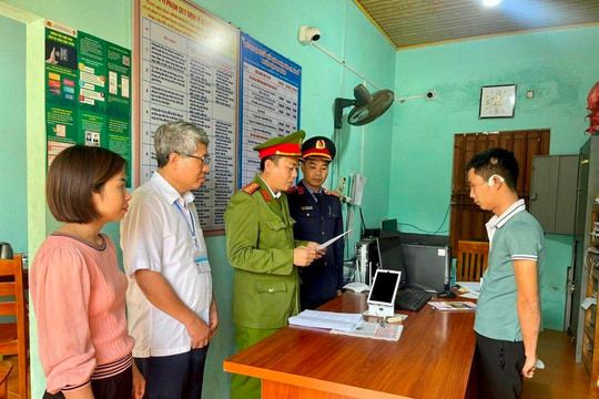 Khởi tố đối tượng dùng cốc đập đầu bạn nhậu
