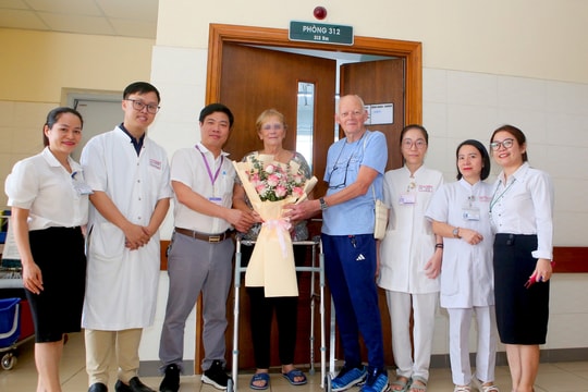 Du khách Pháp xúc động với sự chăm sóc chu đáo của các bác sĩ bệnh viện Trung ương Huế