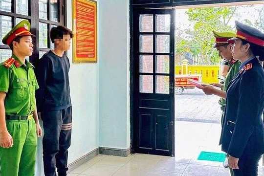 Khởi tố nhóm đối tượng dùng dao tự chế chém người