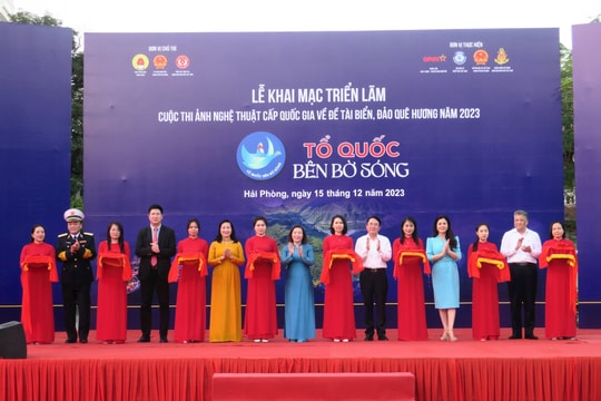 Triển lãm Cuộc thi Ảnh nghệ thuật cấp quốc gia “Tổ quốc bên bờ sóng”