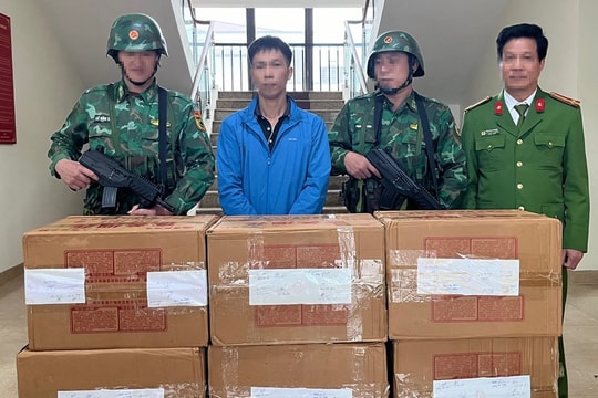 Bắt quả tang đối tượng vận chuyển hơn 2 tạ pháo qua biên giới