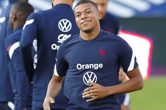 "Tình tay ba" giữa Mbappe, PSG và Real Madrid chưa có hồi kết