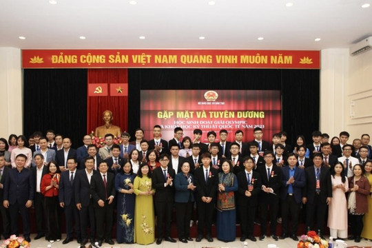 Tuyên dương học sinh đoạt giải Olympic và Khoa học Kỹ thuật quốc tế 2023