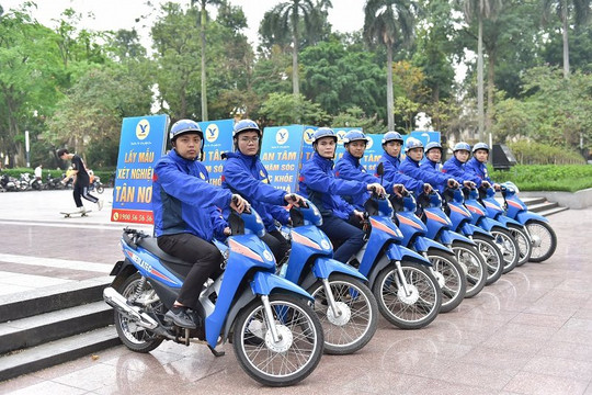 Những phép thử “chiến binh” áo xanh MEDLATEC đi lấy mẫu xét nghiệm tận nơi