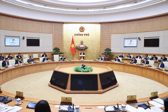 Khẩn trương triển khai chế độ tiền lương mới