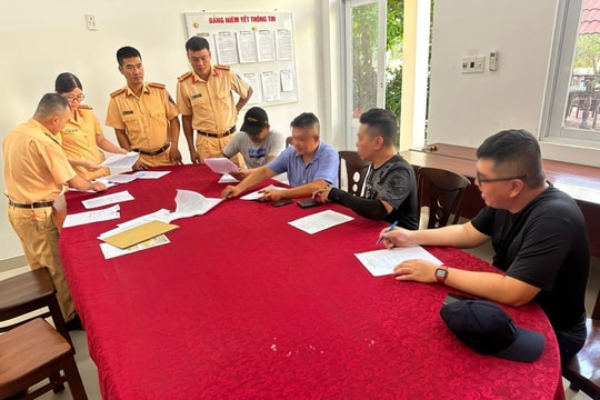 Xử phạt đoàn mô tô phân khối lớn chạy vào làn đường ô tô