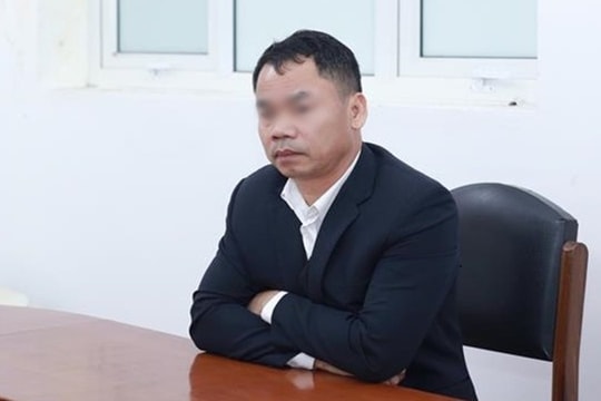 Bắt tạm giam Chủ tịch Liên đoàn Lao động huyện Lạc Sơn