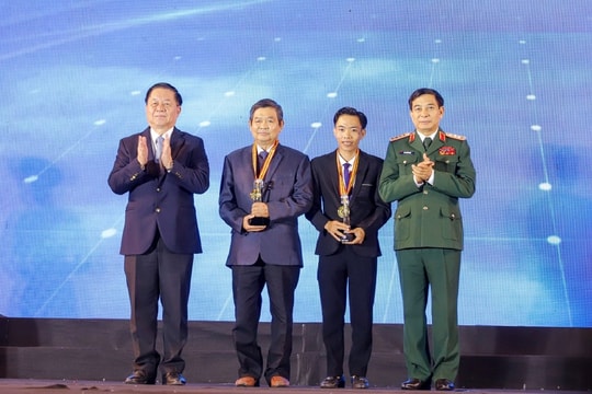 Trao giải Cuộc thi Ảnh nghệ thuật cấp quốc gia "Tổ quốc bên bờ sóng"