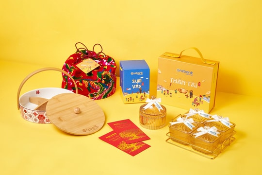 Ấn tượng bộ quà Tết truyền thống của một ngân hàng