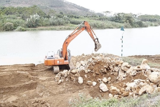 Khẩn trương triển khai các dự án kè chống sạt lở đê