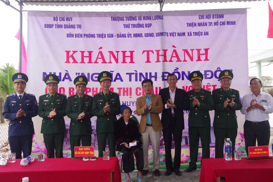 Bộ đội Biên phòng tỉnh Quảng Trị bàn giao “Nhà nghĩa tình đồng đội” tặng thân nhân liệt sĩ