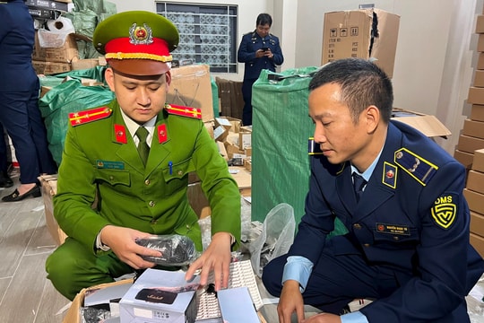 Phát hiện kho hàng giả nhãn hiệu tai nghe, loa Marshall với giá trị hàng tỷ đồng