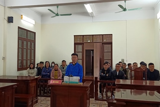 Lái ô tô không có giấy phép, chống đối CSGT