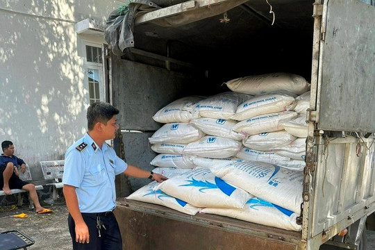 Tây Ninh: Tạm giữ hơn 6.000 kg đường cát có dấu hiệu vi phạm