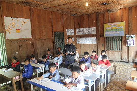 "100% trường lớp các xã, thôn đặc biệt khó khăn được xây dựng kiên cố"