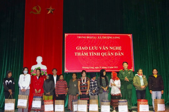 Giao lưu văn hóa, văn nghệ 'Thắm tình quân dân'