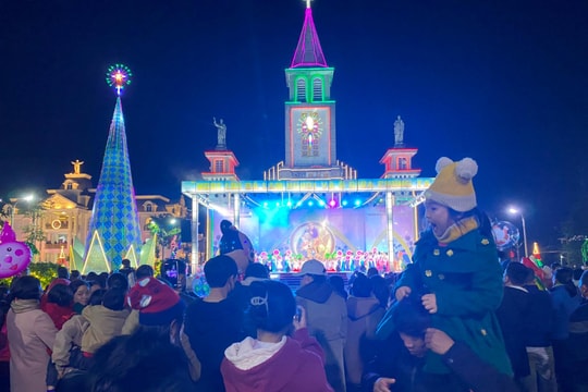 Nô nức không khí đêm Giáng sinh ở Quảng Bình