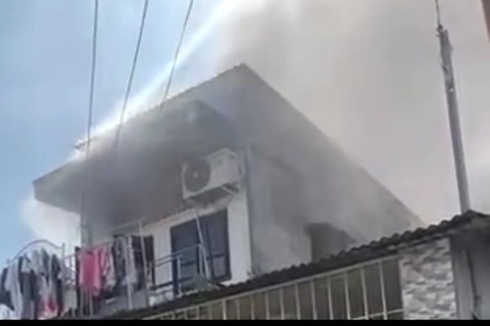 Cháy nhà 2 tầng ở Thủ Đức, nghi do chập điện