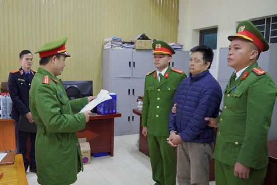 Khởi tố Phó trưởng phòng Tài nguyên môi trường huyện Xín Mần